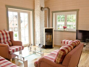 House | Living area | Flat-screen TV, fireplace, DVD player - Ferienhaus Luchs (Goslar)