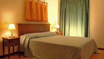 Minibar, bureau, Wi-Fi gratuit, draps fournis