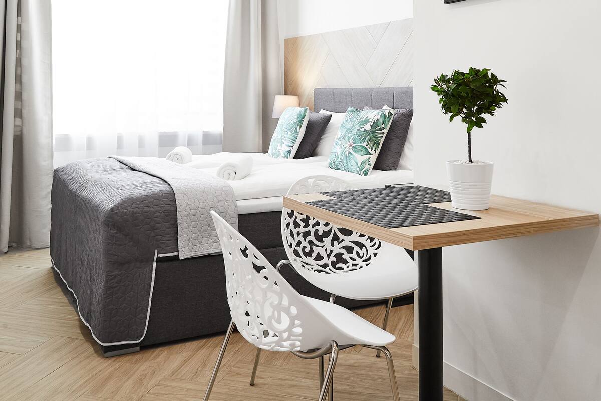 Suite Studio Affaires (B) | Coin séjour | Télévision à écran plat de 43 pouces avec chaßnes par cùble, télévision