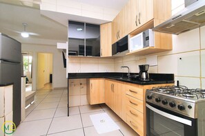 Frigorifero, microonde, forno, macchina per tè/caffè