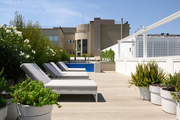 Piscine extérieure (ouverte en saison), chaises longues