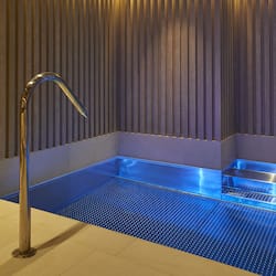 Couples treatment rooms, sauna, hot tub, steam room, Turkish bath