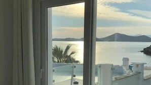 Room - George Studios (Naxos)