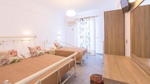 Room - George Studios (Naxos)