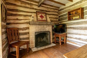 Fernseher, Kamin