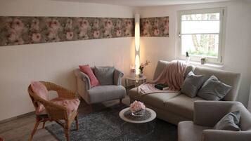 Romantic Apartment | Living room