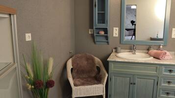 Standard Apartment | Bathroom