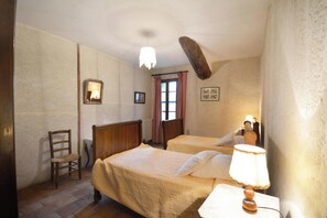 3 Schlafzimmer, Schreibtisch, Bügeleisen/Bügelbrett, Internetzugang