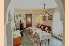 Daily buffet breakfast (EUR 5 per person) - B&B S'Incontru (Galtelli)