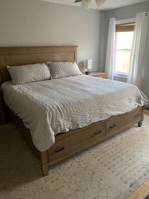 4 bedrooms, desk, iron/ironing board, WiFi