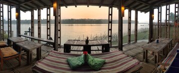 Área de estar no saguão