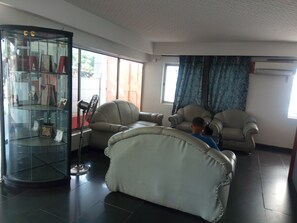 Lobby - Experience the beauty and comfort of our rooms! (Cotonou)