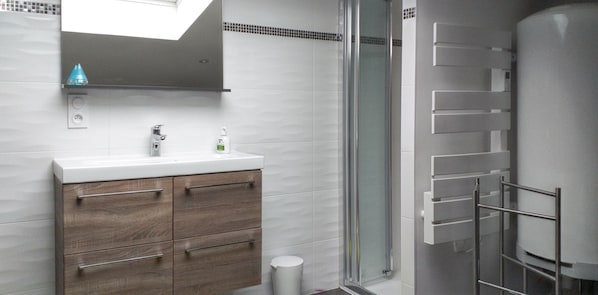 Shower, towels