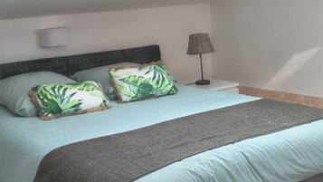 3 bedrooms, iron/ironing board, internet