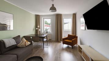 Two-Bedroom Suite XL with balcony | Living area