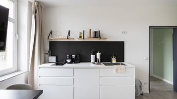 Suite estudio, 1 cama de matrimonio (Chemnitz Hartmannstr | Suite + Bathtu) | Cocina privada | Máquina de café espresso, frigorífico y hervidor eléctrico