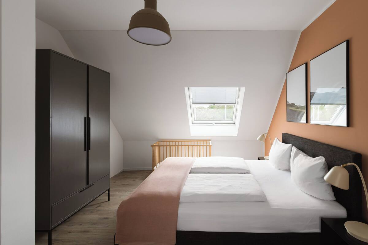 One-Bedroom Penthouse Suite with balcony | Laptop workspace, free WiFi, individually decorated