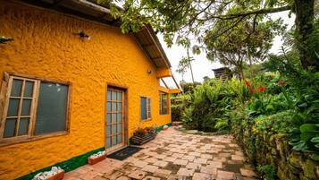 Couples treatment room(s), body treatments, aromatherapy