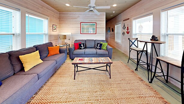 42-inch TV with cable channels - 17 Royal Palms (Port Aransas)