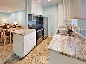 คอนโด, เตียงควีนไซส์ 2 เตียง, ห้องครัว | ครัวส่วนตัว | ตู้เย็น, ไมโครเวฟ, เตาประกอบอาหาร, เครื่องชงกาแฟ/ชา