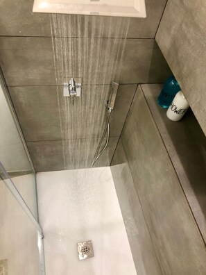 Shower, hair dryer, bathrobes, bidet - Nesh House Ortigia Island (Siracusa)