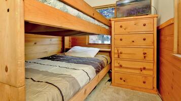 House, Multiple Beds, Patio, Mountain View (1079) | 2 bedrooms, individually decorated, individually furnished, bed sheets
