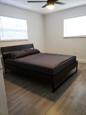 3 室のベッドルーム、WiFi、ベッドシーツ