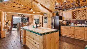 獨棟房屋, 多張床, 熱水浴缸, 部分海景 (1085) | 私人廚房 | 咖啡機/沖茶器