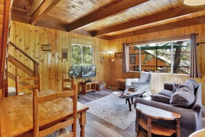 Maison, 2 grands lits, balcon, vue sur la montagne (1154) | Aire de séjour | Foyer