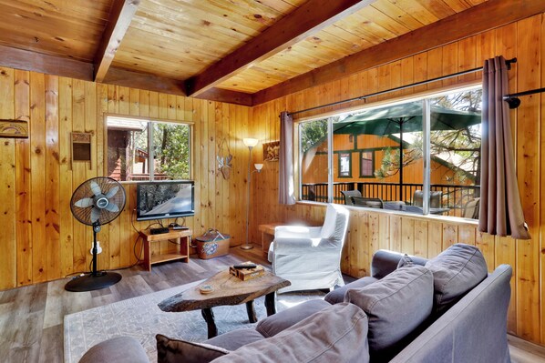 Maison, 2 grands lits, balcon, vue sur la montagne (1154) | Aire de séjour | Foyer