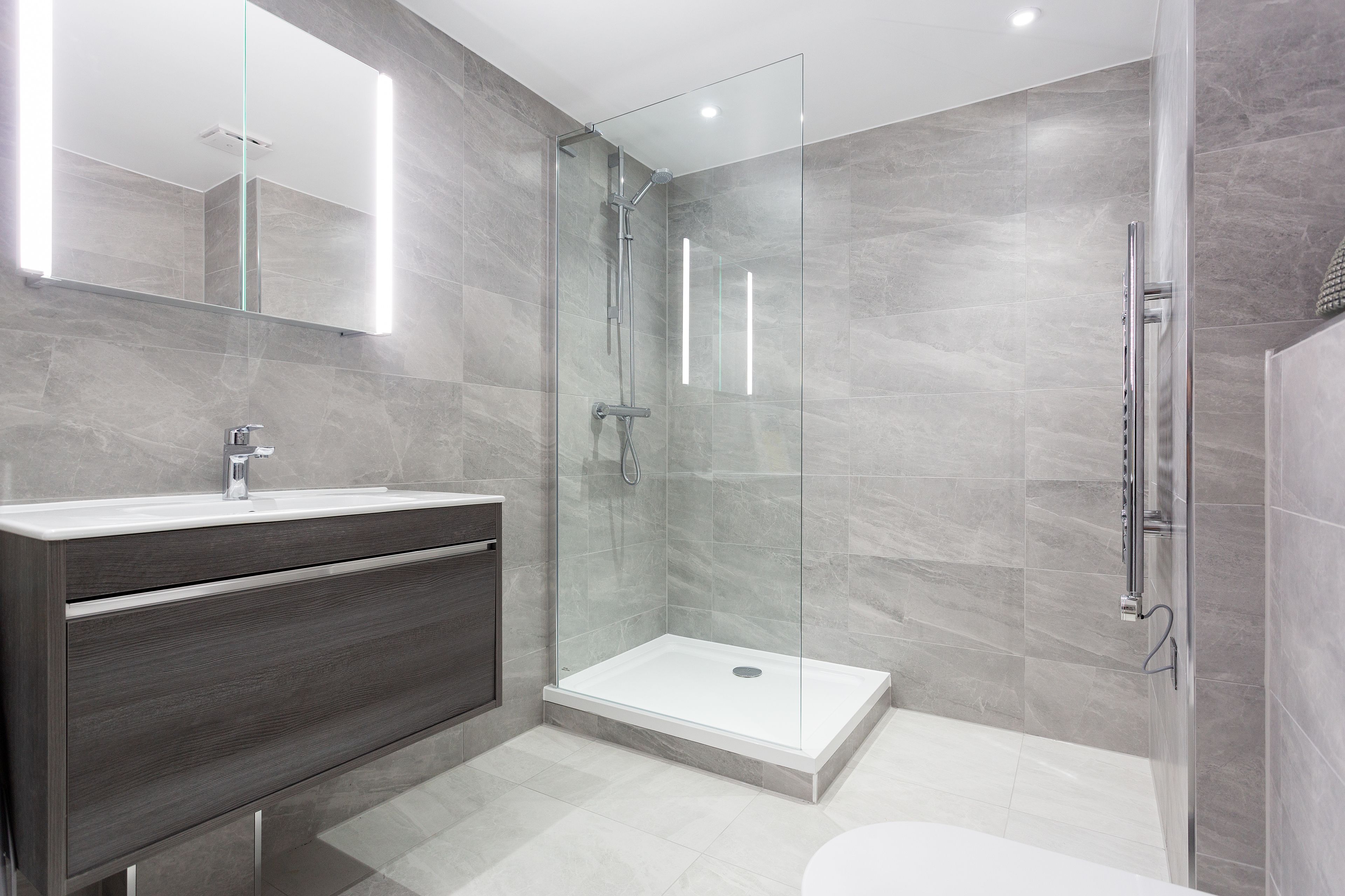 Grand Apartment | Bathroom