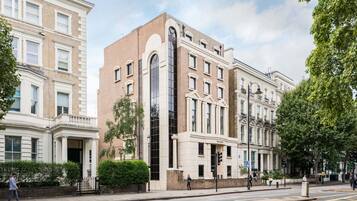 Vista frontal de la propiedad