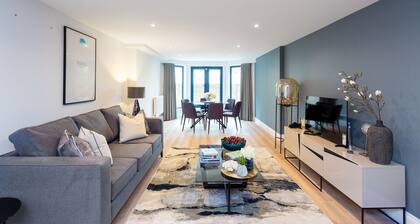 The Carlyle - Elegant Serviced Apartments
