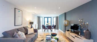 The Carlyle - Elegant Serviced Apartments
