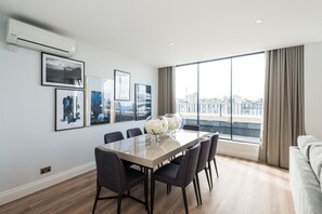 Luxury-Apartment, 4 Schlafzimmer | Wohnbereich