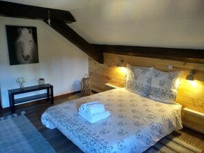 Standard Triple Room | Individually decorated, individually furnished, desk, blackout drapes - Les Sapins (Bussang)