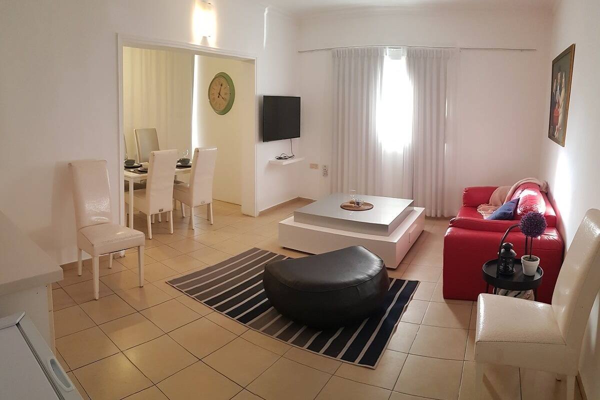 Appartement, 1 chambre | Coin séjour | Télévision LCD de 40 pouces avec chaînes par satellite, télévision