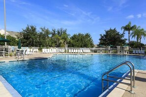 Outdoor pool, a heated pool - Vacations only got sweeter when you stay here! (Kissimmee)