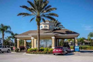 Exterior - Vacations only got sweeter when you stay here! (Kissimmee)