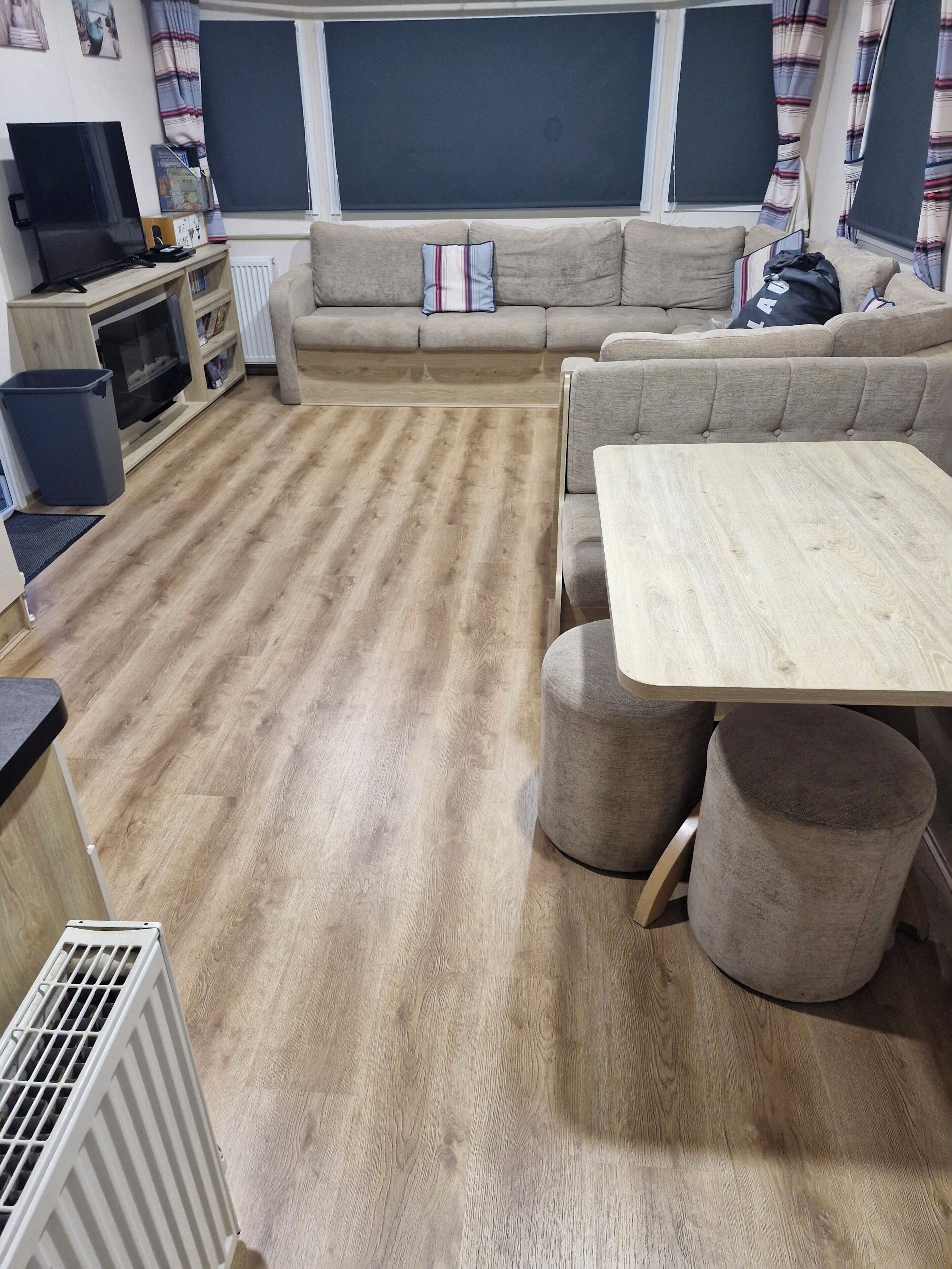 Smart-tv, eldstad och dvd-spelare