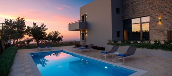 Luxury Sea View Villa w/ Pool & Guest House,Near Beach