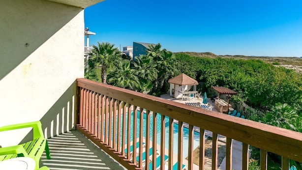Unclassified image, 1 of 22, button - 134 Sea Breeze (Port Aransas)