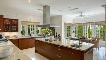 Microwave, stovetop, dishwasher, coffee/tea maker