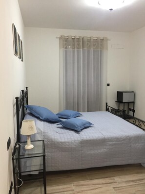 Premium bedding, in-room safe, desk, blackout drapes