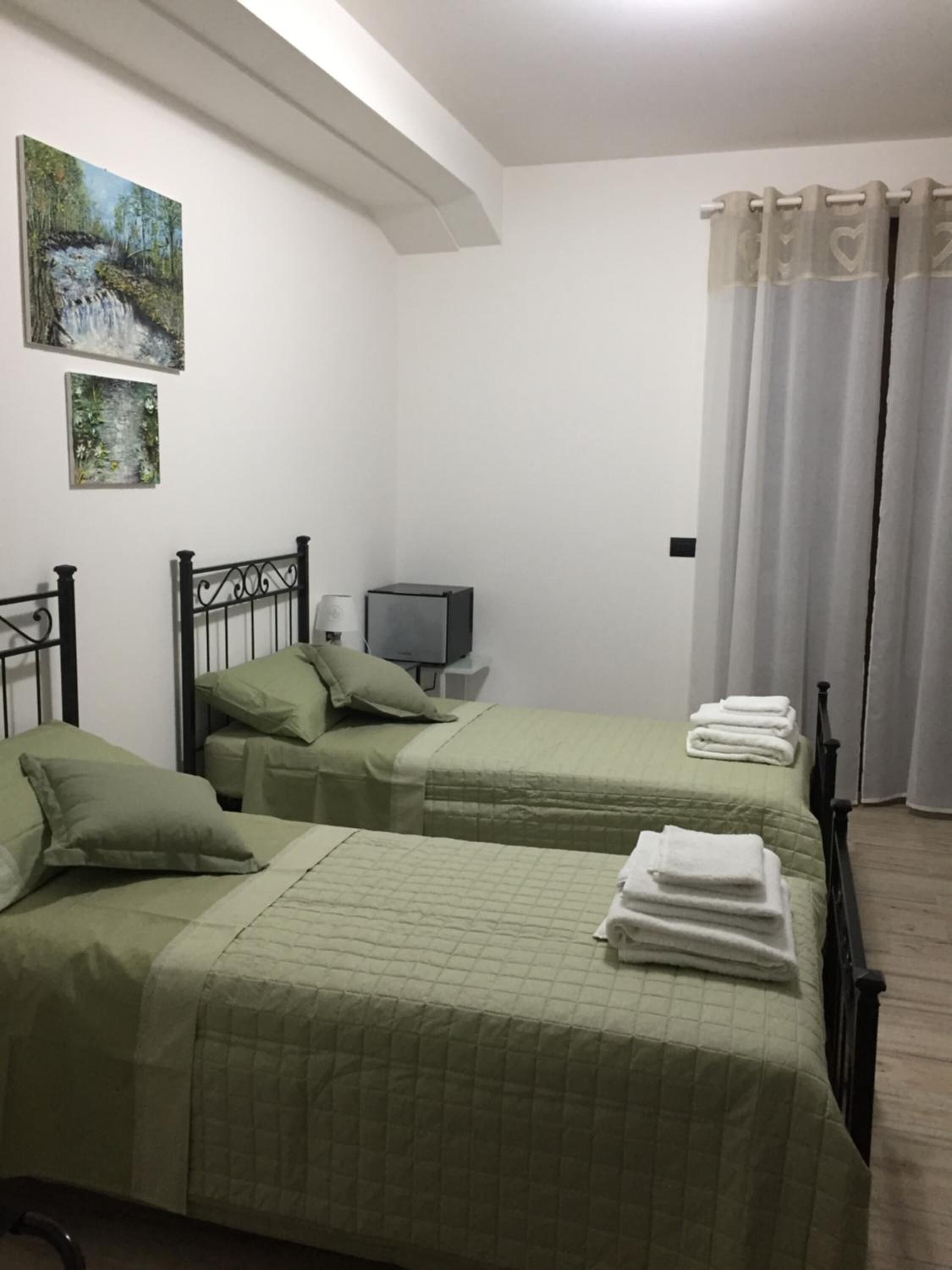 Literie de qualité supérieure, coffres-forts dans les chambres, bureau