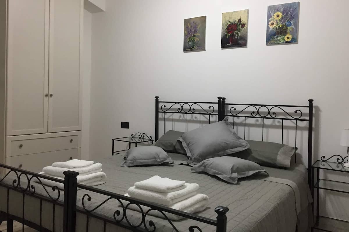 Basic Double or Twin Room, Accessible | Premium bedding, in-room safe, desk, blackout drapes