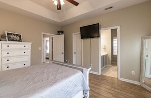 3 bedrooms, iron/ironing board, travel crib, free WiFi