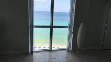 2 habitaciones, escritorio, tabla de planchar con plancha y wifi gratis