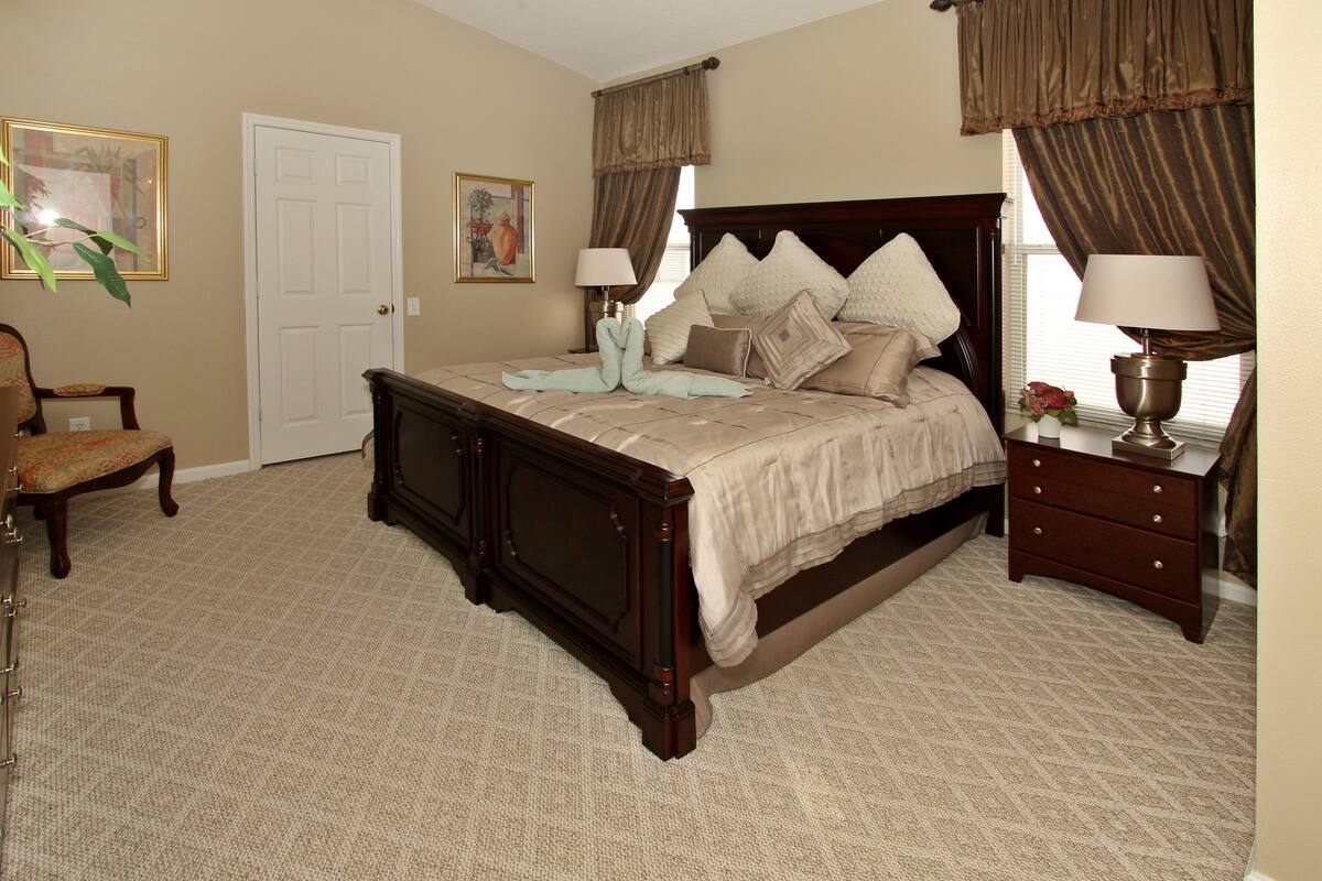Standard House, 5 Bedrooms, Private Pool | In-room safe, laptop workspace, WiFi (free), individually decorated