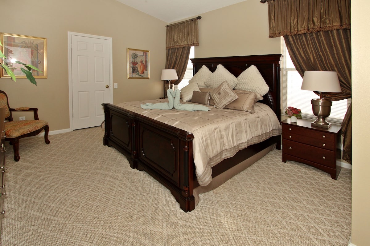 Standard House, 5 Bedrooms, Private Pool | 3 bedrooms, in-room safe, individually decorated, individually furnished